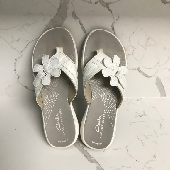 Clarks Cloudsteppers Brinkley Floral White Sandal Flip Flop Women’s US 5 - Picture 3 of 7